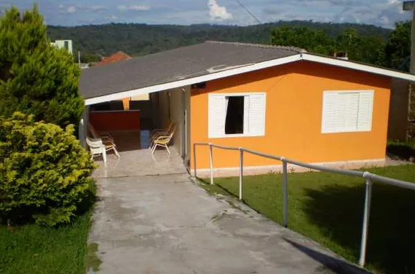 Casa em Alvenaria com 03 quartos, Sala, Cozinha, Banheiro, Garagem e Área de serviço - Foto 1