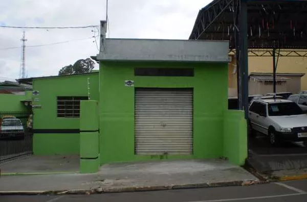 Sala comercial em alvenaria, divididas em 04 ambientes, contendo 02 wcs, com área total de aproximadamente 100 m². - Foto 1