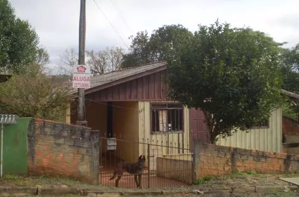 Casa mista contendo 03 quartos, sala, cozinha, wc, área de serviço e garagem. - Foto 1