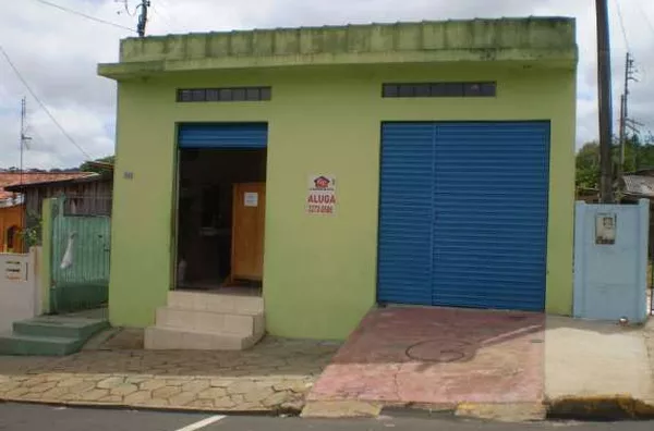 Casa contendo 03 quartos, 02 salas, copa, cozinha, 02 wc's, lavanderia, garagem  totalizando 120 m². - Foto 1