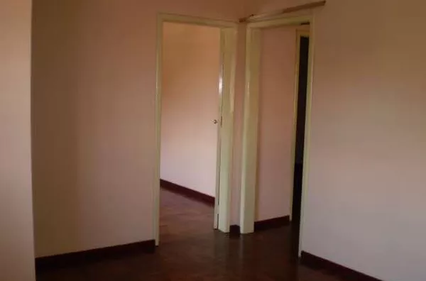Casa em alvenaria, contendo 02 quartos, suíte, sala, copa, cozinha e wc, lavanderia com wc, garagem p/ 01 carro, abrigo p/ mais 01 carro, um quarto de despejo. - Foto 6