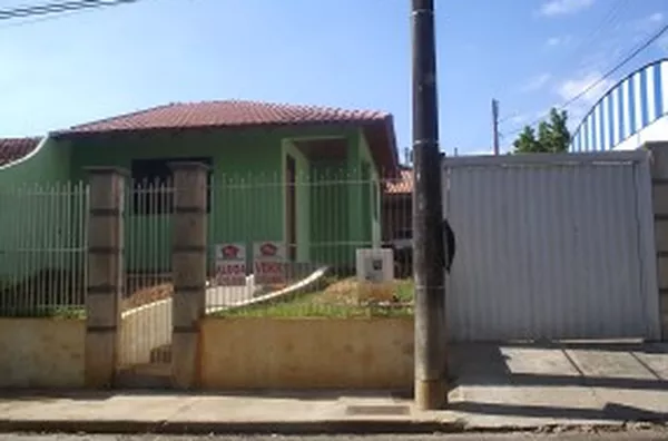 Casa em alvenaria contendo 01 quarto, sala, cozinha, wc, area de serviço, garagem, portão eletronico e alarme. - Foto 1