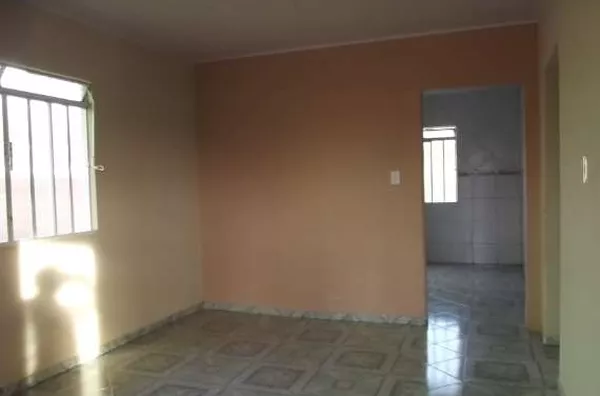 Casa em alvenaria contendo 02 quartos, sala, cozinha, wc e garagem. - Foto 3