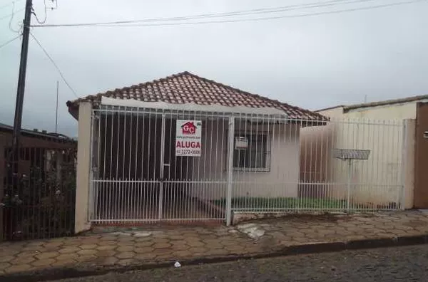 Casa de alvenaria contendo hall de entrada, sala, cozinha, 04 quartos, copa, 2 wc's, area da churrasqueira, lavanderia e garagem - Foto 2