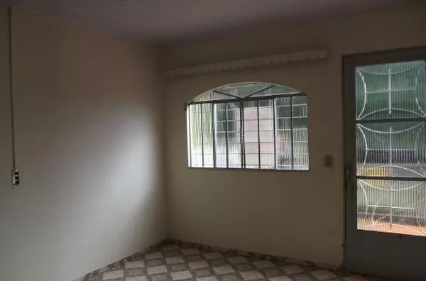 Casa em alvenaria contendo 02 quartos, sala, copa, cozinha, wc, lavanderia e garagem para dois carros. - Foto 6