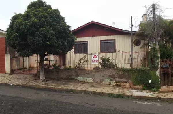 Casa mista, contendo 02 quartos, 01 suíte, sala, cozinha/copa, wc, área de serviço, garagem p/ 02 carros. - Foto 1