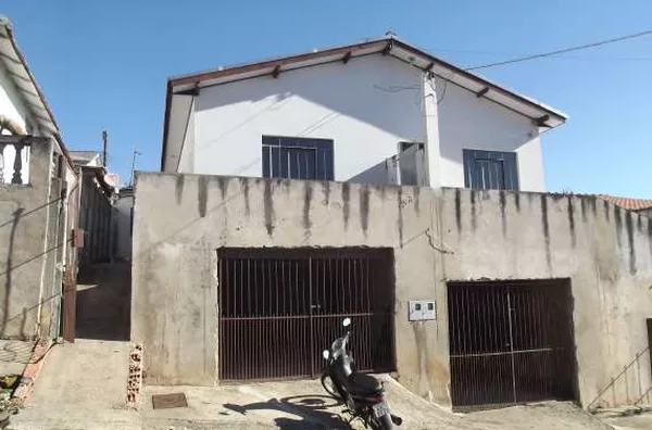 Casa em alvenaria contendo 02 quartos, sala, cozinha, wc, área de serviço e garagem - Foto 2