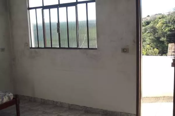 Casa em alvenaria contendo 02 quartos, sala, cozinha, wc, área de serviço e garagem - Foto 4