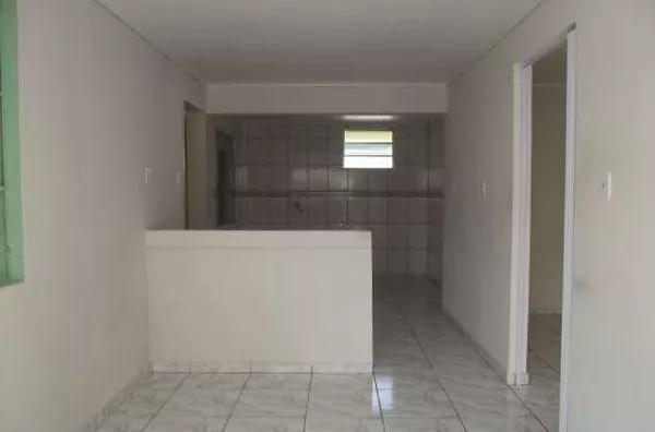 Casa em alvenaria contendo 02 quartos, sala//cozinha conjugados, wc, area de serviço, garagem e Edícula medindo 30 m² com 01 quarto cozinha e wc. - Foto 5