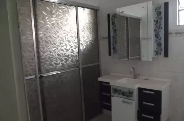 Casa em alvenaria, contendo de 03 quartos, sala, cozinha, wc social, garagem, quarto de despejo com wc, lavanderia. - Foto 4