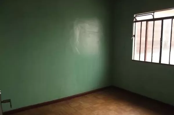 Casa em alvenaria, contendo de 03 quartos, sala, cozinha, wc social, garagem, quarto de despejo com wc, lavanderia. - Foto 5