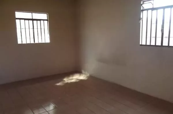 Casa em alvenaria contendo: 02 quartos, suíte, sala e copa, cozinha, wc socia, área de serviçol e garagem p/ 03 carros. - Foto 6