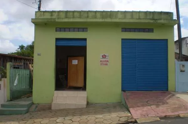 Casa contendo 03 quartos, 02 salas, copa, cozinha, 02 wc's, lavanderia, garagem  totalizando 120 m². - Foto 2