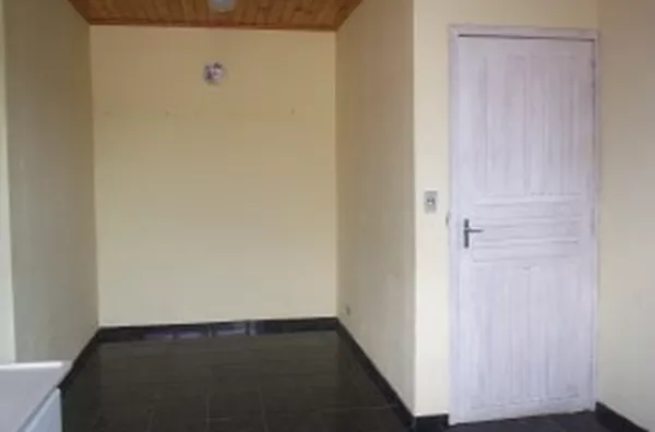 Casa em alvenaria contendo 03 quartos, sala e cozinha conjugada, e 01 wc. - Foto 5