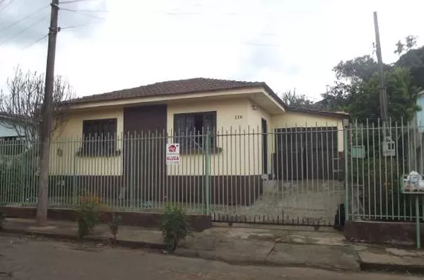Casa em Alvenaría contendo 02 quartos, sala, copa, cozinha, wc social, quarto de despejo, lavanderia,  area de churrasqueira e garagem  OBS: Locação disponivel para familia com no maximo 03 pessoas - Foto 1