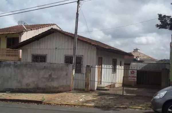 Casa mista, contendo 03 quartos, sala, cozinha, wc, área de serviço e garagem. - Foto 1