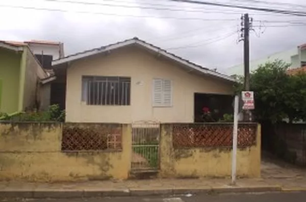 Casa em alvenaria, 02 quartos, sala, copa, cozinha e wc - Foto 1