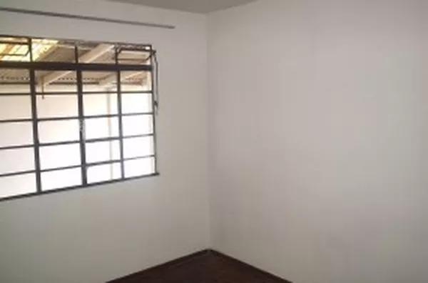Casa em alvenaria, contendo 04 quartos, sala, copa, cozinha, wc, escritório, anexo c/ 01 quarto, churrasqueira e cobertura p/ 03 carros e garagem p/ 02 carros. - Foto 5