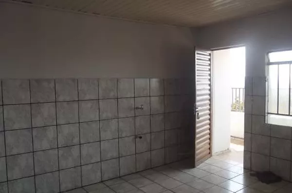 Apartamento em alvenaria, contendo 03 quartos, sendo um suíte, sala, cozinha, wc social, garagem e área de serviço - Foto 5