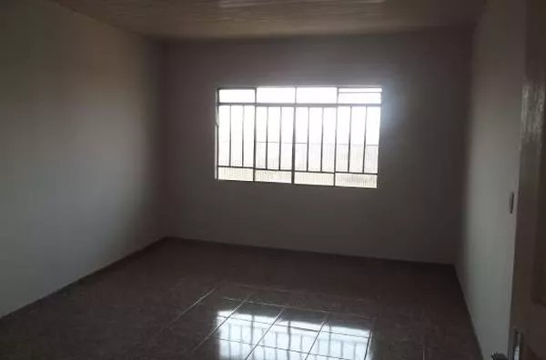 Apartamento em alvenaria, contendo 03 quartos, sendo um suíte, sala, cozinha, wc social, garagem e área de serviço - Foto 3