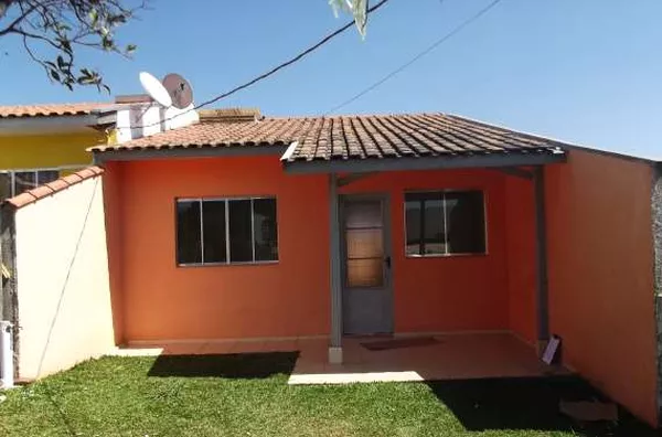 Casa em Alvenaría contendo 02 quartos, sala, cozinha, wc social, lavanderia e varanda - Foto 1