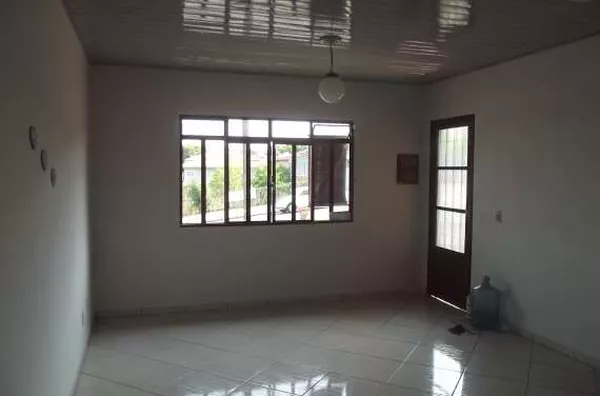 Casa em alvenaria contendo 03 quartos, sala, copa, cozinha, wc, garagem, edícula nos fundos com 02 peças e 01 wc. - Foto 5
