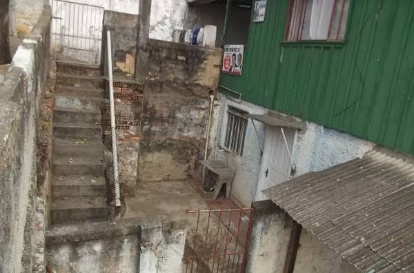 Subsolo em Alvenaría contendo  um quarto, cozinha, banheiro, e lavanderia - Foto 2