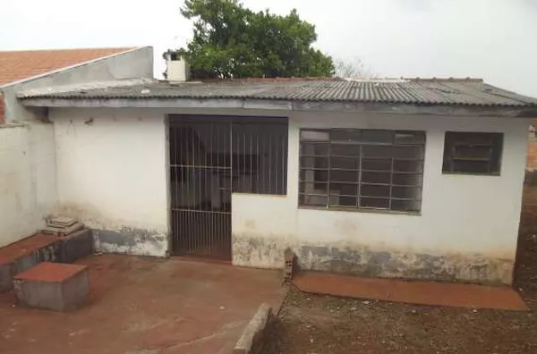Casa em alvenaria contendo 03 quartos, sala, cozinha, sala de Tv, wc, garagem, edícula c/ área de churrasqueira, lavanderia e wc. - Foto 5