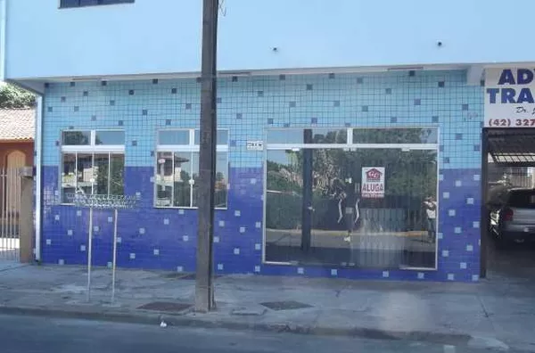 Sala comercial em alvenaría, com 43,00 m², 01 wc, porta em Blindex com pantográfica e 02 janelas - Foto 1