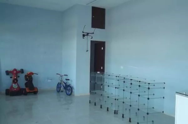Sala comercial em alvenaría, com 43,00 m², 01 wc, porta em Blindex com pantográfica e 02 janelas - Foto 6