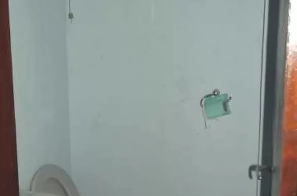 Sala comercial em alvenaría, com 43,00 m², 01 wc, porta em Blindex com pantográfica e 02 janelas - Foto 5