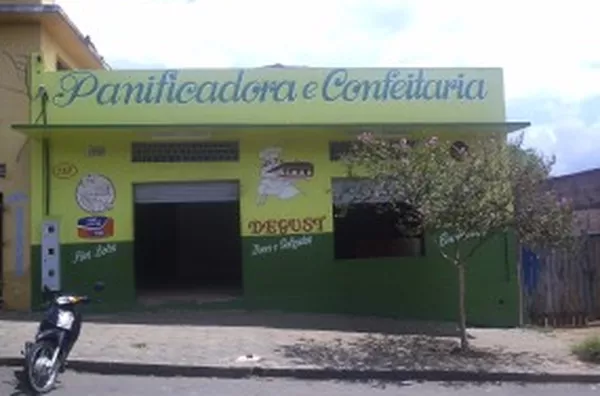 Sala comercial em alvenaria medindo 126,10 m2, contendo 02  portas de aço e 01 wc interno.  (13 x 9,7 m) - Foto 1