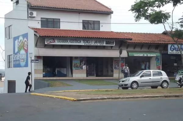Sala comercial em alvenaria com 90,00 m², com 01 porta de aço e wc com acessibilidade - Foto 1