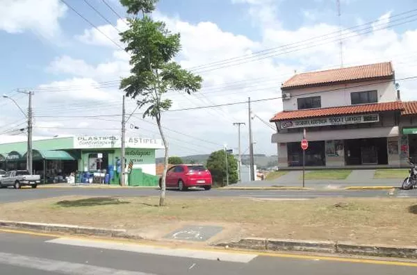 Sala comercial em alvenaria com 90,00 m², com 01 porta de aço e wc com acessibilidade - Foto 3