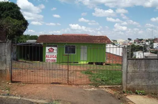 Casa mista, contendo 03 quartos, sala, cozinha, wc, edicula c/ 02 peças, lavanderia e garagem. - Foto 2