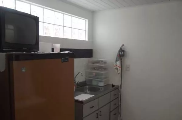 Sala própria para dentista, com área privativa de 16,50 m², com área de serviço e recepção em conjunto.  OBS: Locação disponível para dentista não especializado em ortodontia. - Foto 4