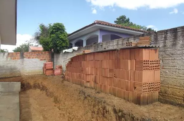 Casa em Alvenaria contendo 3 quartos, sala, cozinha, wc social, área de serviço e garagem - Foto 5
