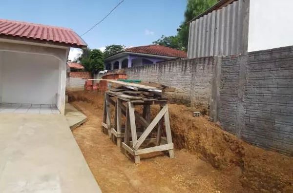 Casa em Alvenaria contendo 3 quartos, sala, cozinha, wc social, área de serviço e garagem - Foto 4