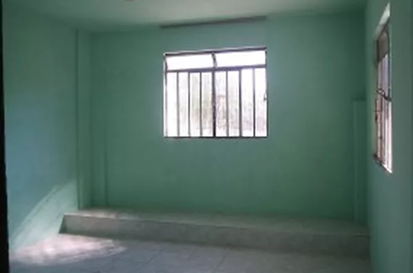 Casa em alvenaria contendo 02 quartos, 01 suíte c/ espaço p/ closet, sala ampla, copa, cozinha, 02 wcs externos, 02 garagens. - Foto 3