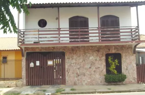 Subsolo em alvenaria contendo 03 quartos, sala, cozinha, banheiro, lavanderia, água em conjunto com morador de cima. Obs.: Proibido cachorros e estabelecimento comercial. - Foto 1