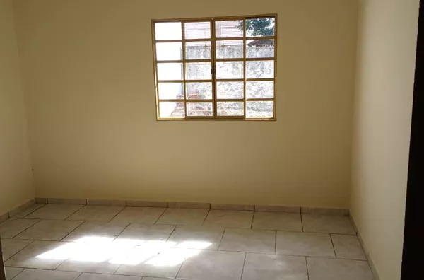 Casa em alvenaria contendo 02 quartos, sala para 02 ambientes, copa, cozinha, 02 wc's, lavanderia com varanda e garagem - Foto 5