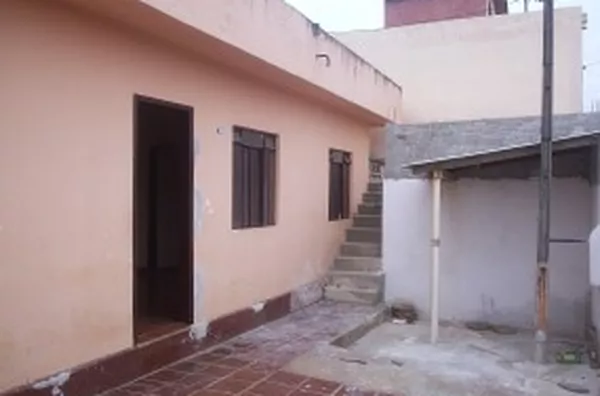 Casa em alvenaria contendo 03 quartos, sala, cozinha, wc, despensa e garagem p/ 01 carro. - Foto 3