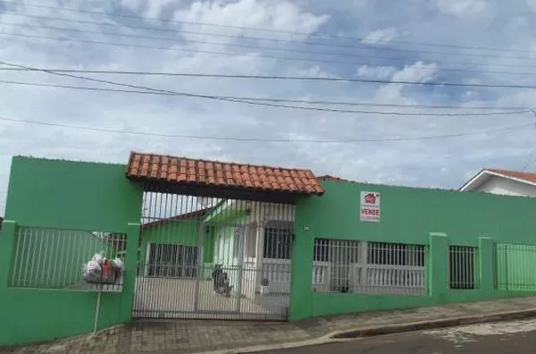 Casa em alvenaria contendo 04 quartos, 02 salas, 02 cozinhas, 03 wc's, área de serviço, garagem, espaço para + 4 carros e varanda. - Foto 5