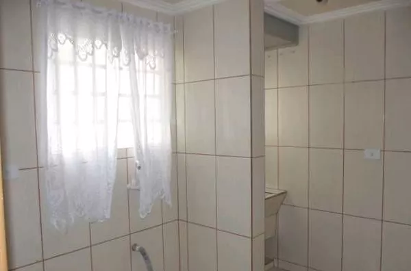 Apartamento contendo 03 quartos, sala, banheiro, cozinha e área de serviço.