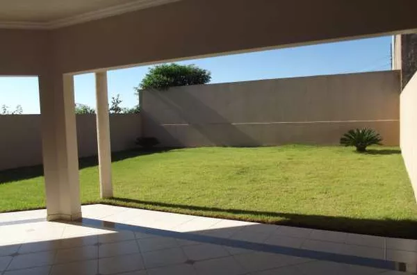 Sobarado em alvenaria, com 280,00 m², contendo 02 quartos, 01 suíte, 02 salas, copa, cozinha com 02 ambientes, 01 wc, 01 lavabo, lavanderia, área de serviço, varandas e garagem para 02 carros - Foto 6