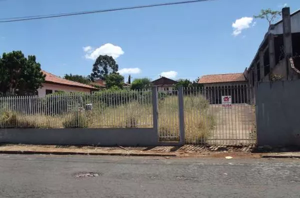 Lote de terreno com 480,59 m², contendo uma cobertura com +/- 40,00 m²