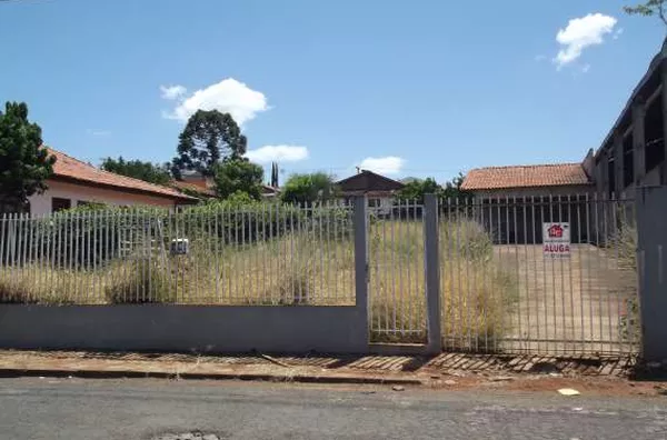 Lote de terreno com 480,59 m², contendo uma cobertura com +/- 40,00 m²