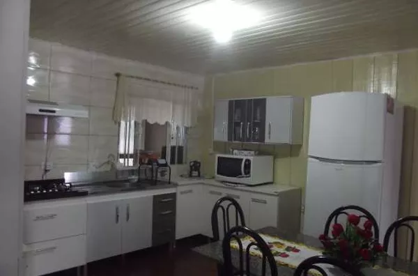Casa mista contendo 01 quarto, 01 suíte,  sala, cozinha, wc, area de serviço, area de churrasqueira, quintal grande, varanda, wc externo, porão e garagem - Foto 6