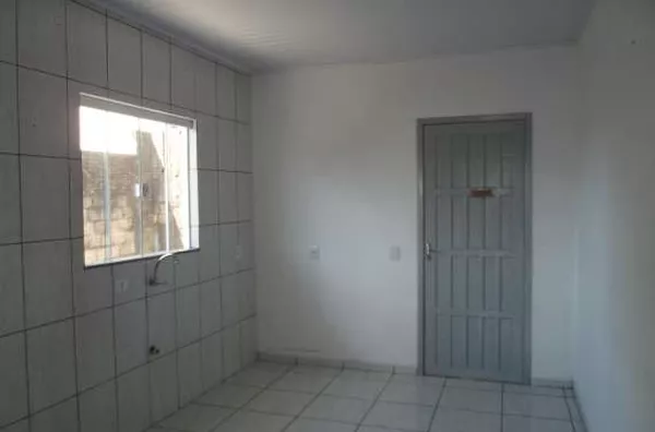 Casa em alvenaria contento 02 quartos, sala, cozinha, wc e area de serviço - Foto 4