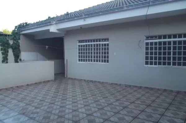Apartamento em alvenaria contendo 02 salas, 02 quartos, 01 suíte, wc social, cozinha, lavanderia com wc, garagem para 04 carros, 02 sacadas